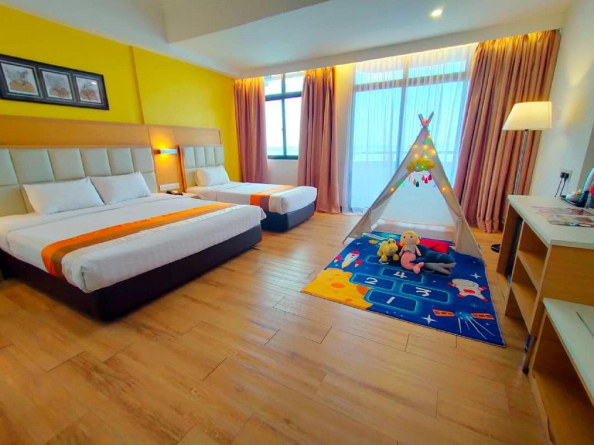 Sentral Seaview @ ​beachfront 3* Tanjung Bungah (Penang)