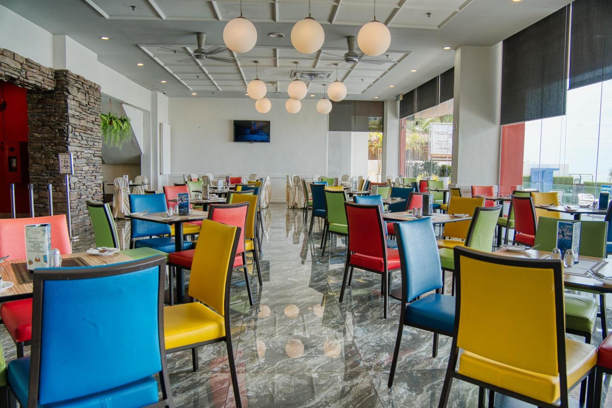 Sentral Seaview @ ​beachfront