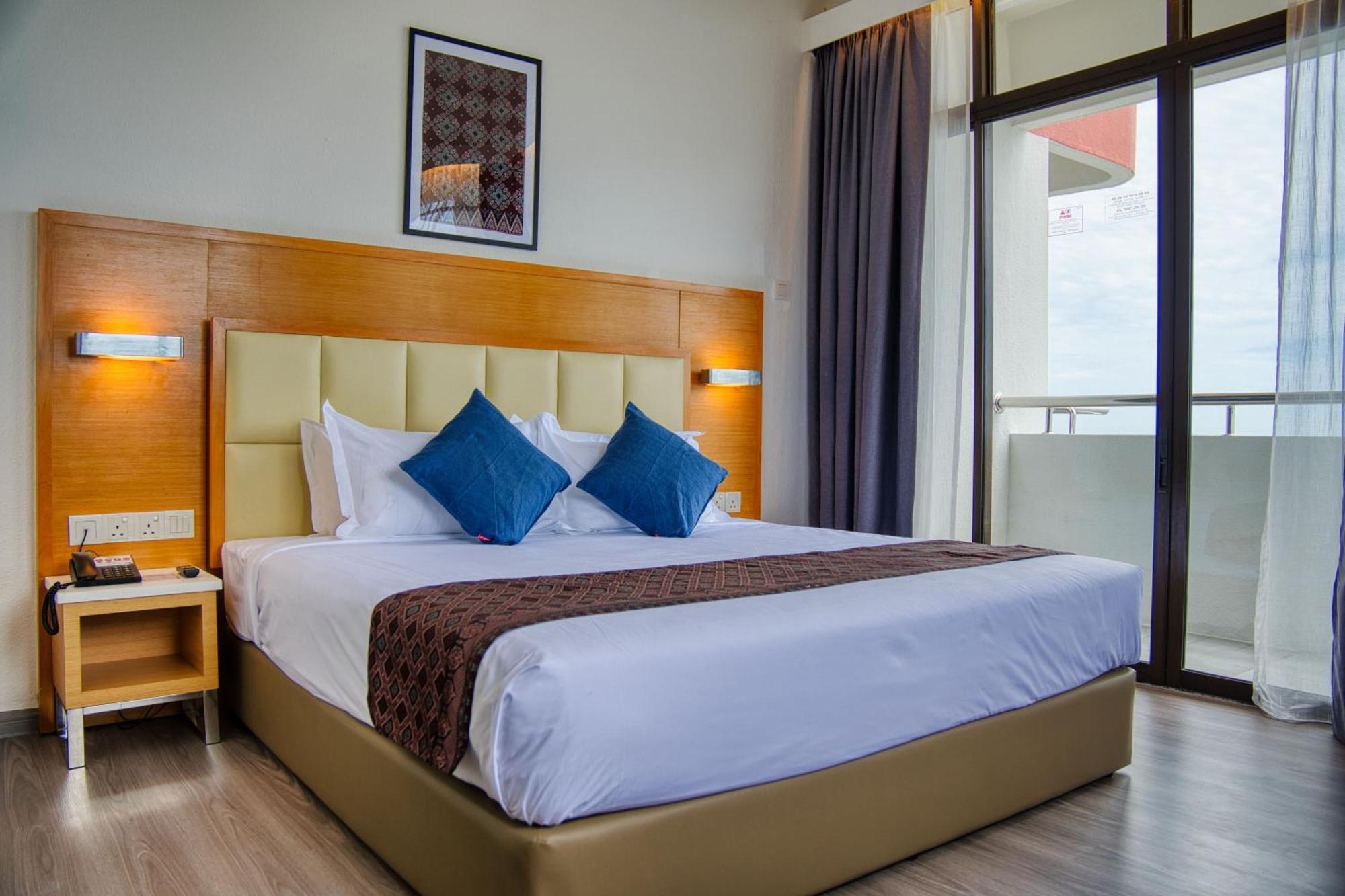 Sentral Seaview @ ​beachfront Hotel